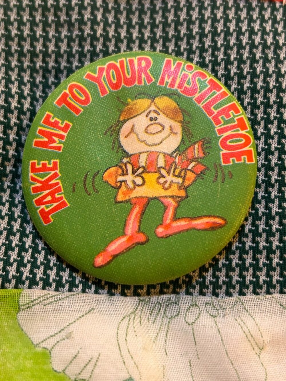 Vintage 1980 Hallmark Take Me to Your Mistletoe Round Pinback Button Pin Badge